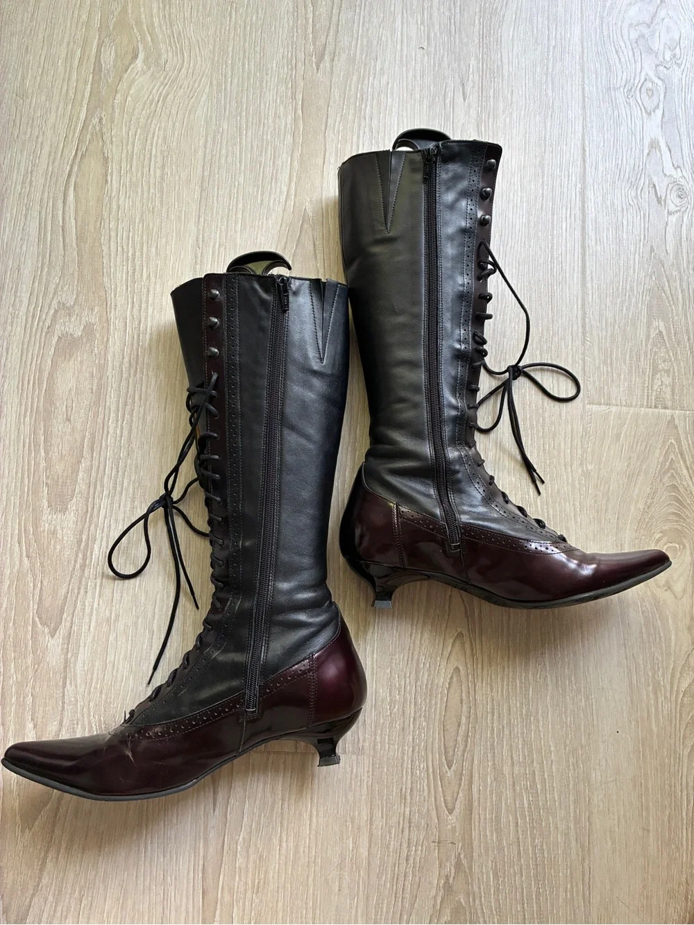 FLUEVOG- Half Truth Sherry, Black and purple Leather Lace-Up tall boots, size 9 - Picture 4 of 16